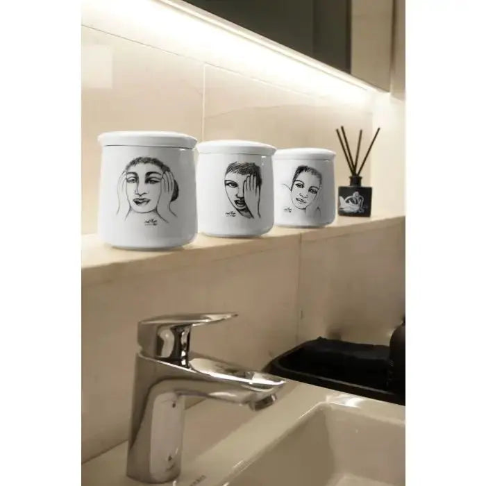 CANISTER SET OF 3
Cover Girl