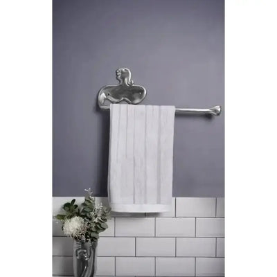 PAPER TOWEL RAIL
Woman